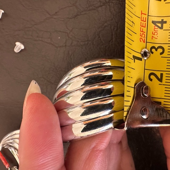 Set of two swirl earrings, gold, and silver - Picture 13 of 14